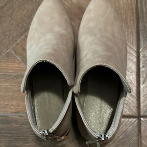 Elegant Beige Women's Shoes